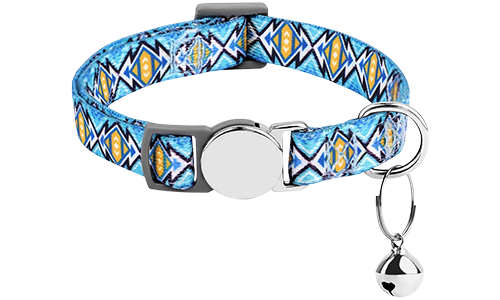 Blau gemustertes Katzenhalsband mit Metallverschluss, verstellbar und leicht für Komfort, mit kleinem Glöckchen.