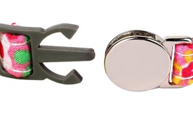 Breakaway-Katzenhalsband mit Metallschnalle Rotes kariertes Katzenhalsband mit Metallverschluss, 1 cm breit, mit Sicherheitsverschluss und Silberglöckchen.