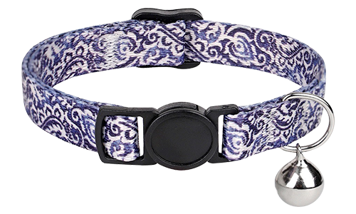 Bohemian-stil Katzenhalsband mit blau-weißem Muster, verstellbar und leicht, mit Glöckchen.