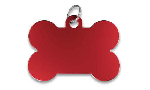 Rote, knochenförmige Hundemarke mit glatter Oberfläche und silbernem Ring, personalisierbar mit graviertem Namen.