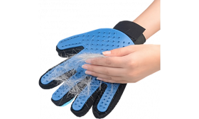 Fellpflegehandschuh für Hunde Blauer Pflegehandschuh mit angesammeltem Hundehaar, zeigt die Entfilzungsfunktionalität, leicht zu waschendes Material.